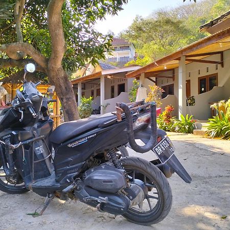 T&T Homestay Kuta  Luaran gambar