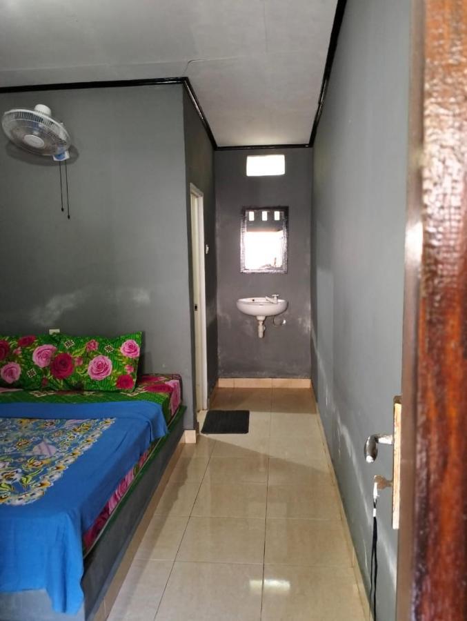 T&T Homestay Kuta  Luaran gambar