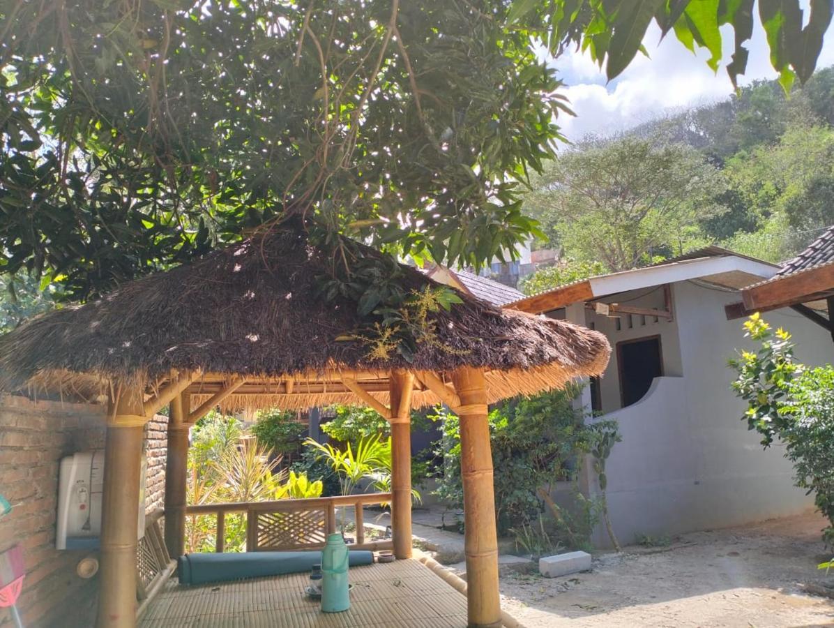 T&T Homestay Kuta  Luaran gambar
