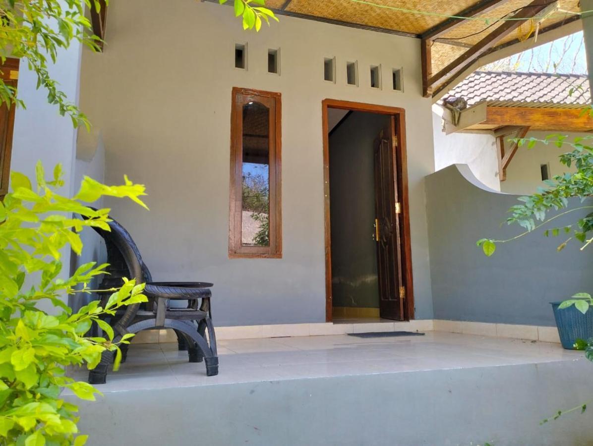 T&T Homestay Kuta  Luaran gambar