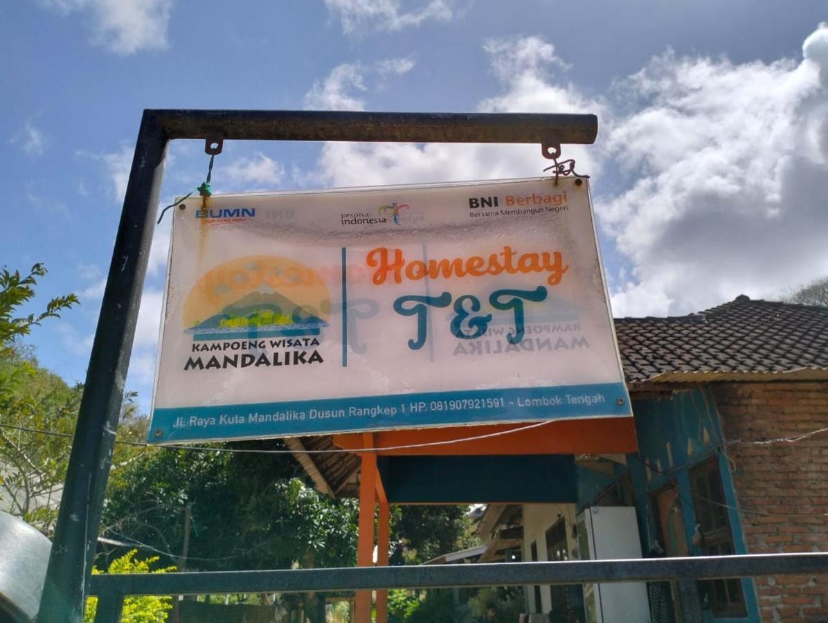 T&T Homestay Kuta  Luaran gambar