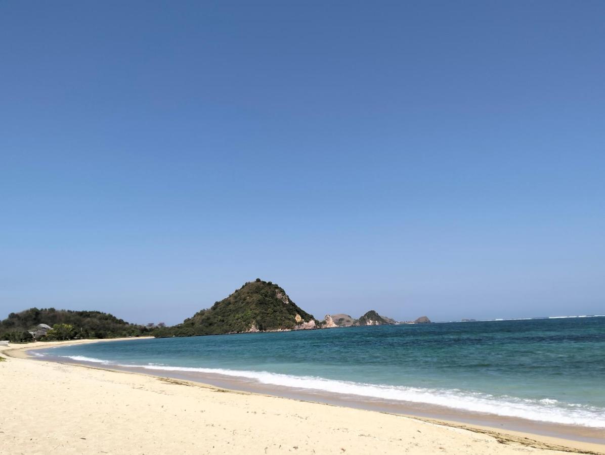 T&T Homestay Kuta  Luaran gambar