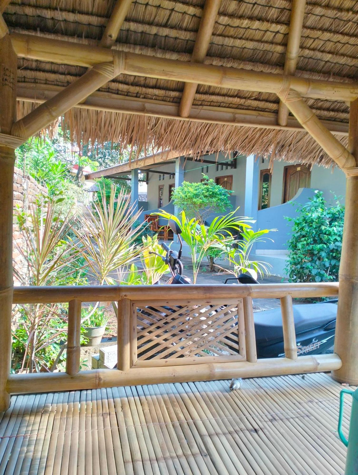T&T Homestay Kuta  Luaran gambar