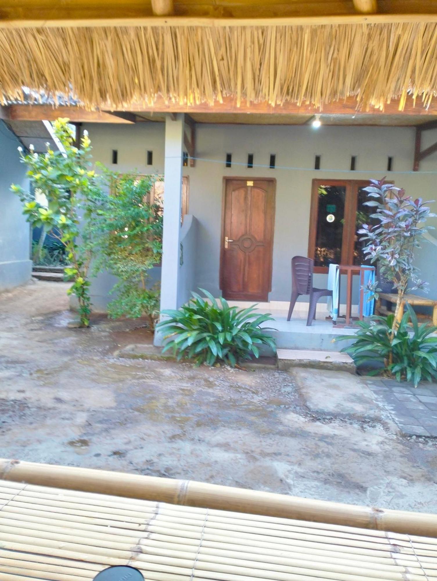 T&T Homestay Kuta  Luaran gambar