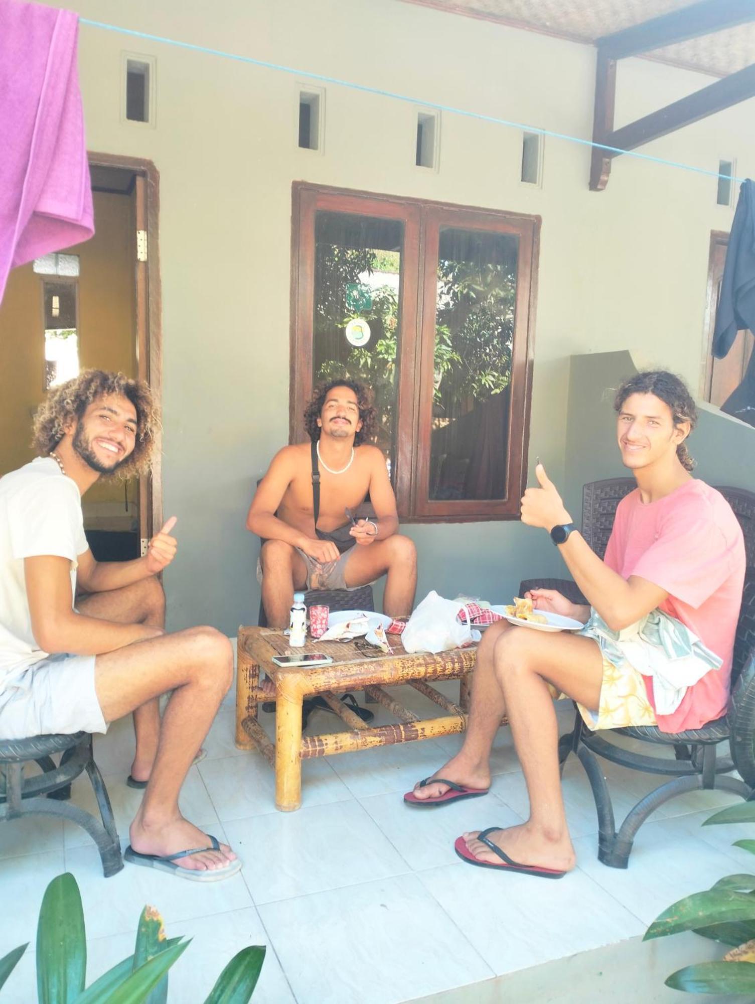 T&T Homestay Kuta  Luaran gambar