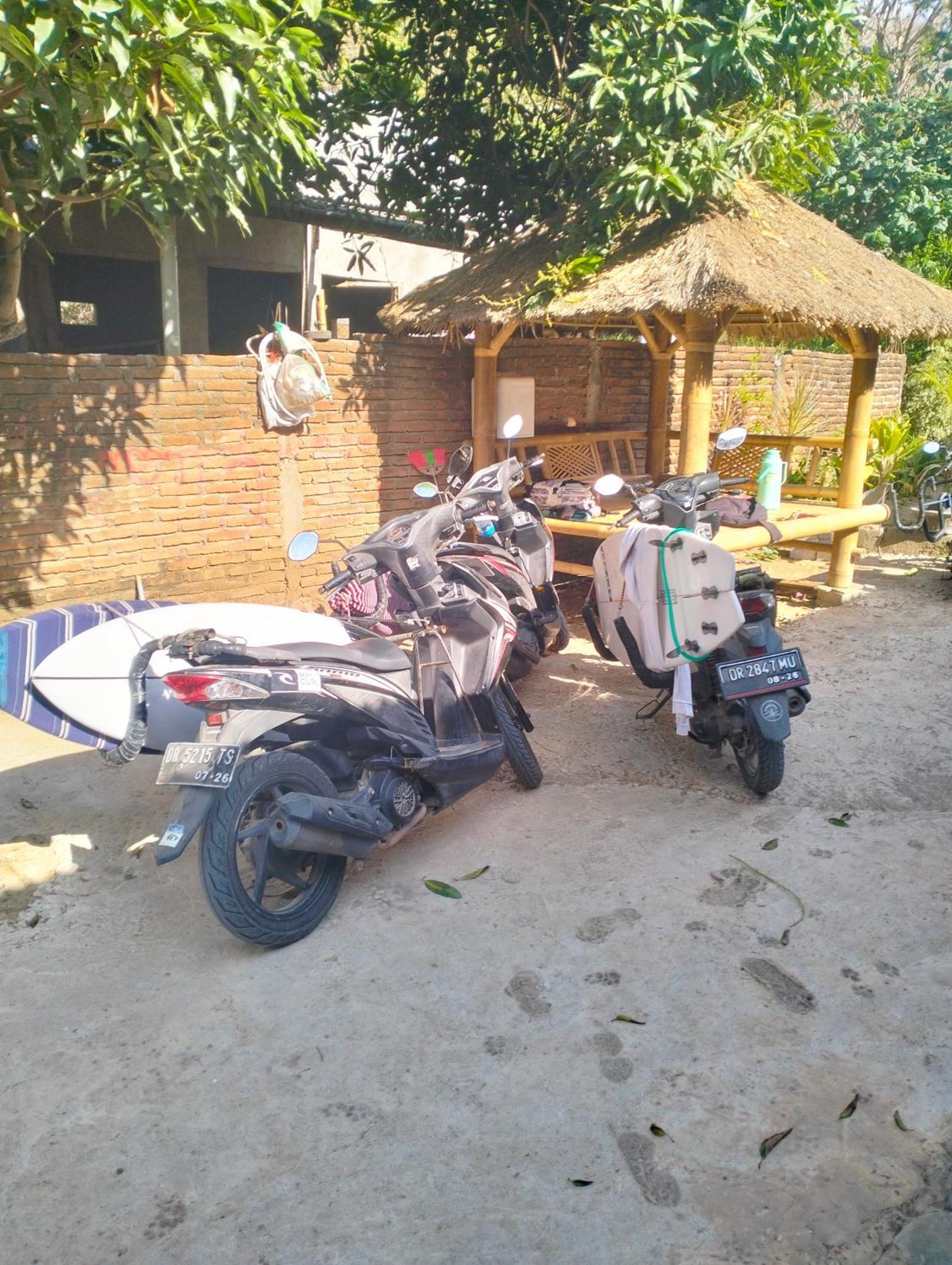 T&T Homestay Kuta  Luaran gambar