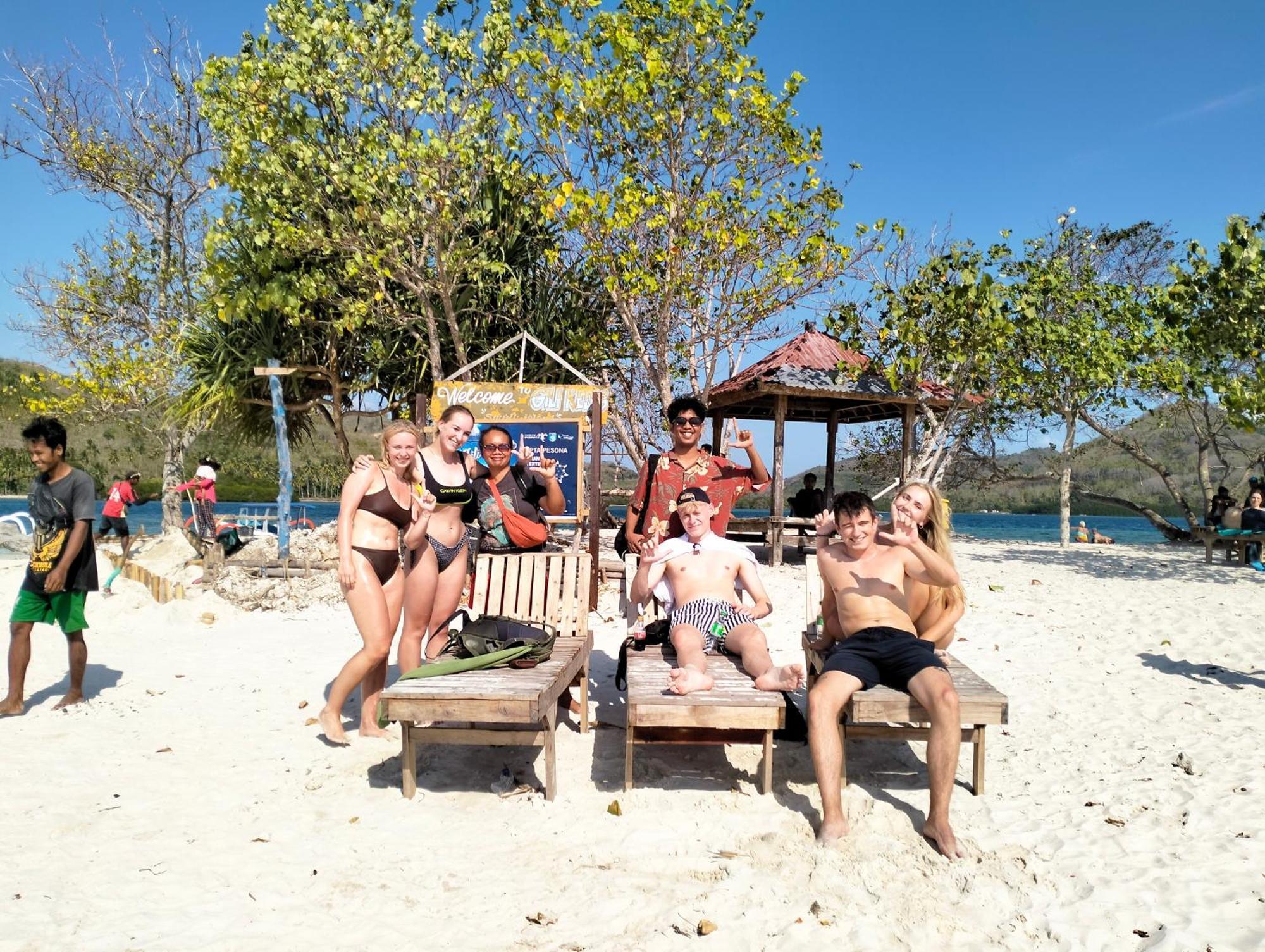 T&T Homestay Kuta  Luaran gambar
