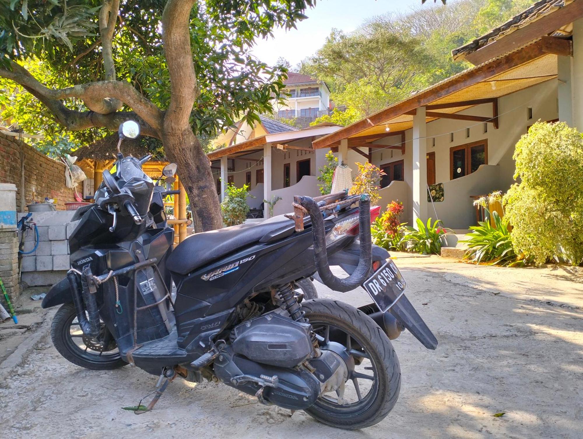 T&T Homestay Kuta  Luaran gambar