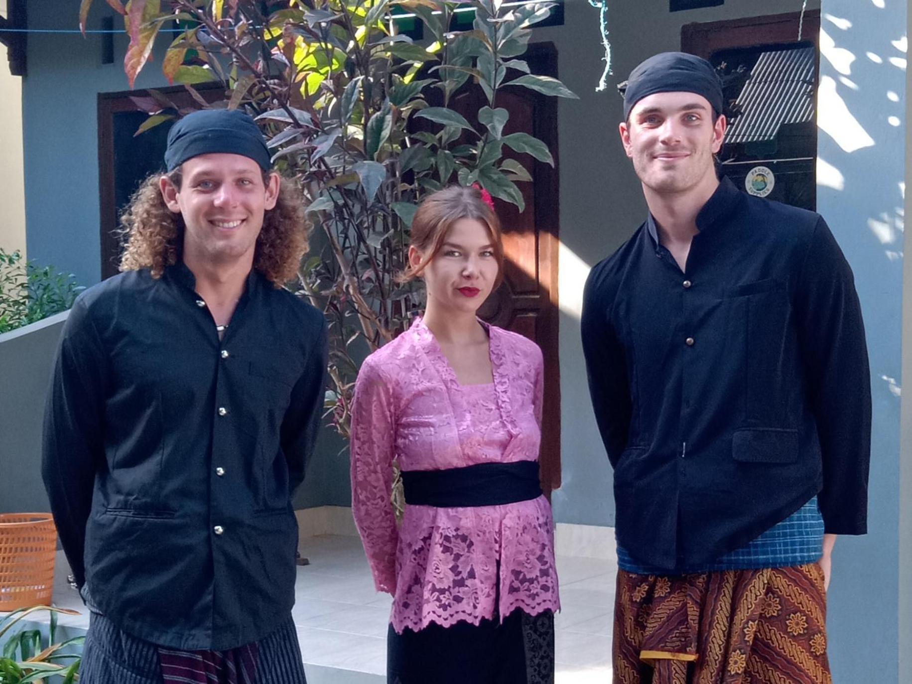 T&T Homestay Kuta  Luaran gambar